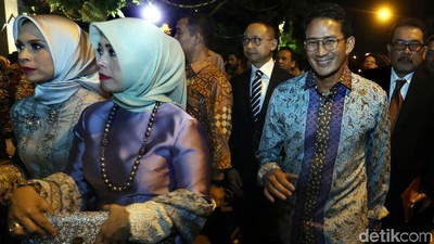 Pejabat Hingga Pengusaha Hadiri Resepsi Malam Kahiyang-Bobby