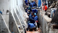 Lokasi jebolnya tanggul tersebut berada di RT03 RW03 Luar Batang, Penjaringan, Jakarta Utara.