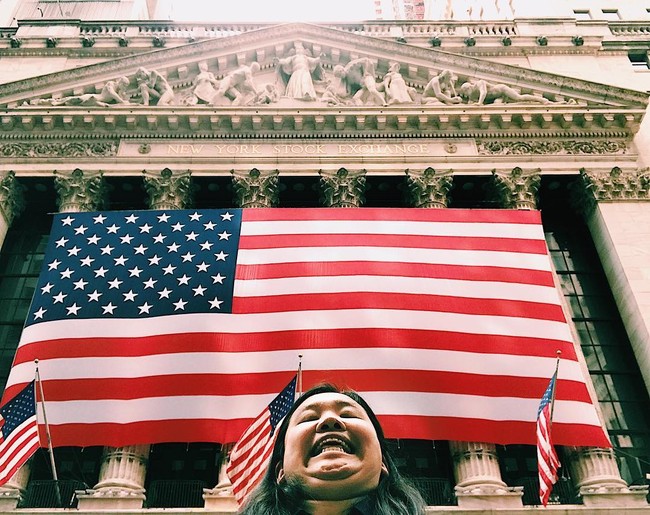 Michelle Liu membuat foto-foto unik setiap dia keliling dunia. Dia berpose selfie dengan pamer double chin. Foto: dok. Instagram