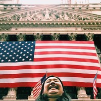 Michelle Liu membuat foto-foto unik setiap dia keliling dunia. Dia berpose selfie dengan pamer double chin. Foto: dok. Instagram