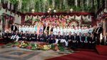 Pose Menteri Jokowi Ketika Duduk di Lantai Pelaminan Kahiyang
