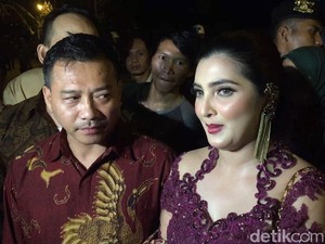 Jokowi Tak Terima Hadiah di Pernikahan Kahiyang, Anang Acungi Jempol