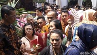 Tamu resepsi Kahiyang-Bobby terbilang sangat ramai. Foto: Bayu Ardi Isnanto/detikcom