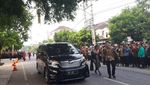 Ini Gaya Menteri Susi Saat Hadiri Akad Putri Jokowi