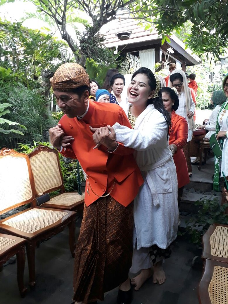 Foto Lucu Jokowi Digendong Megawati Gambar Viral Hd