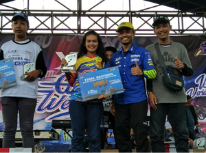 Pelajar SMA Coba Motor Baru Yamaha di Ajang Yamaha Goes to School