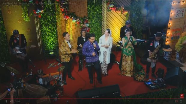 Emil dan Arumi sumbang lagu di nikahan Kahiyang-Bobby.