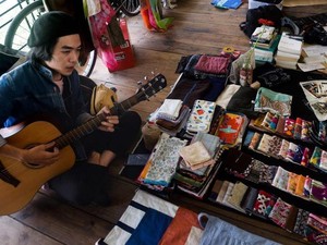 Pasar Untuk Menjual Barang-barang Sang Mantan