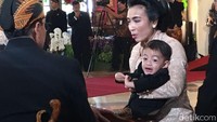 Tak ketinggalan bawahan batik (Foto: Ray Jordan/detikcom)