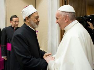 Imam Besar Al-Azhar Bertemu Paus Fransiskus di Vatikan