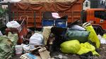 Bikin Kotor! Sampah Meluber ke Ruang Terbuka Hijau