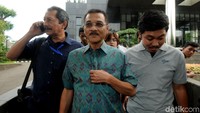 Anang juga diduga membantu penyediaan uang tambahan untuk bantuan hukum Ditjen Dukcapil Kemendagri sebesar Rp 2 miliar dan kebutuhan lainnya terkait proses proyek e-KTP.