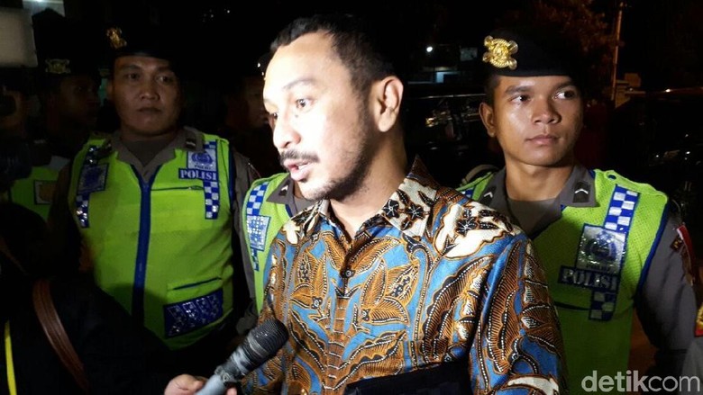 Cerita Giring Rela Antre 2 Jam di Pernikahan Kahiyang-Bobby Cerita Giring Rela Antre 2 Jam di Pernikahan Kahiyang-Bobby
