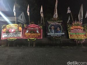 Ada Karangan Bunga atas Nama Fahri Hamzah di Resepsi Kahiyang