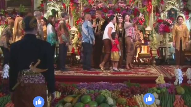 Kahiyang-Bobby jadi rebutan selfie tamu