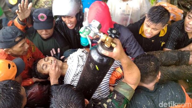 Korban pohon beringin tumbang di Banjarnegara