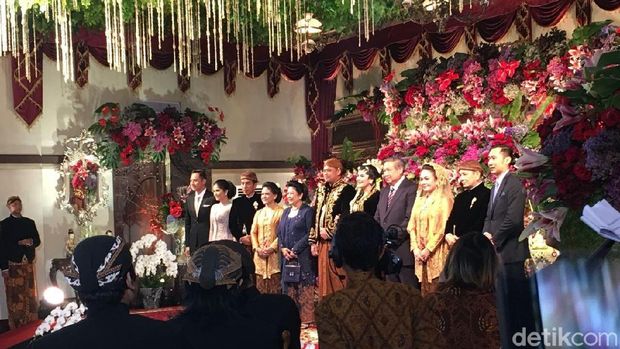 Senyum Jokowi Terima Ucapan Selamat dari SBY dan Keluarga