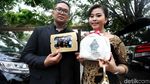 Tamu Undangan Pamer Souvenir Pernikahan Kahiyang-Bobby