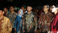 Ketua KPK Agus Rahardjo juga hadir.