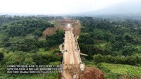 Ruas tol ini merupakan satu dari sejumlah ruas yang tak kunjung rampung penyelesaiannya karena sudah berganti-ganti investor. Menteri Pekerjaan Umum dan Perumahan Rakyat (PUPR) Basuki Hadimuljono bahkan mengaku sempat kaget tol yang kembali groundbreaking pada Juni 2015 lalu ini ternyata sudah empat kali melaksanakan groundbreaking. Dok. Waskita Toll Road.