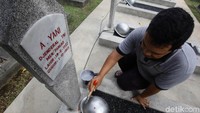 Salah satunya di makam Jenderal Ahmad Yani.