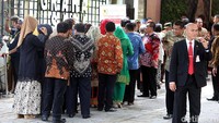 Situasi di luar gedung Graha Saba Buana.