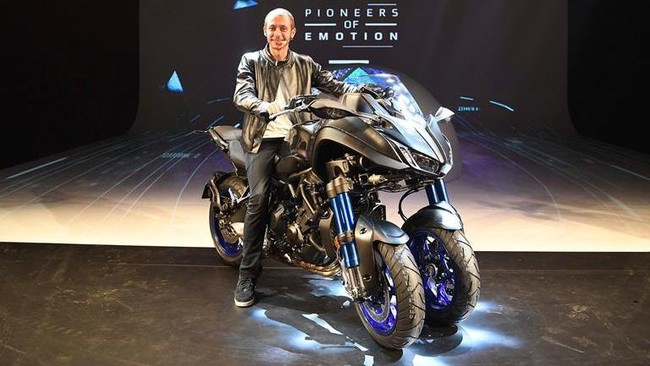 Valentino Rossi memperkenalkan Yamaha NikenFoto: Pool (Rossi bersama dengan Niken) Valentino Rossi memperkenalkan Yamaha NikenFoto: Pool (Rossi bersama dengan Niken)