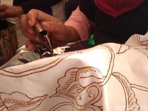 Warga Kasepuhan Cirebon Rintis Kampung Batik