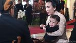 Gaya Jan Ethes Cucu Jokowi Berbeskap di Akad Kahiyang