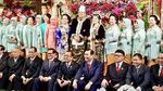Pose Menteri Jokowi Ketika Duduk di Lantai Pelaminan Kahiyang