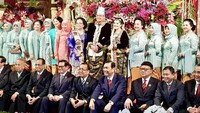 Ada pula Mensesneg Pratikno; Seskab Pramono Anung; Menhub Budi Karya Sumadi; Menkum HAM Yassona Laoly; Mendikbud Muhadjir Effendy; Menteri PUPR Basuki Hadimuljono; Menteri PAN-RB Asman Abnur; dan KSP Teten Masduki (Foto: Twitter Pramono Anung)