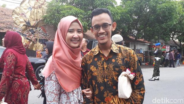 Teman Kahiyang, Arianto bersama istrinya