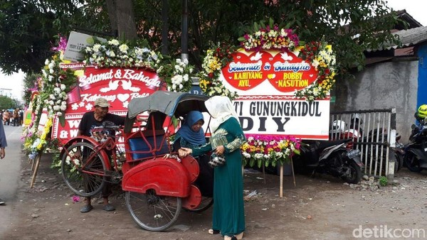 Saat Tamu Resepsi Pernikahan Kahiyang Diantar Becak Gratis