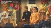 Tradisi sungkeman dalam adat Jawa bisa diartikan meminta doa dan restu kepada orang tua untuk menikah.