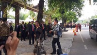 Menteri Susi Pudjiastuti hadir dengan kebaya dan kacamata hitam (Foto: Sukma Indah Permana/detikcom)