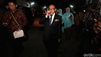 Ada juga Aburizal Bakrie.