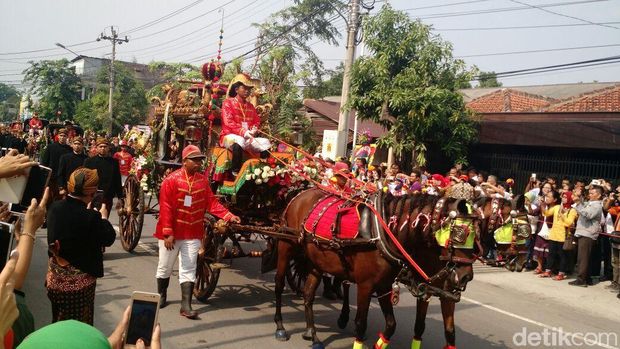 Kahiyang tiba di Graha Saba Buana