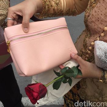 Intip Isi Suvenir Tamu Pernikahan Kahiyang Ayu dan Bobby Nasution