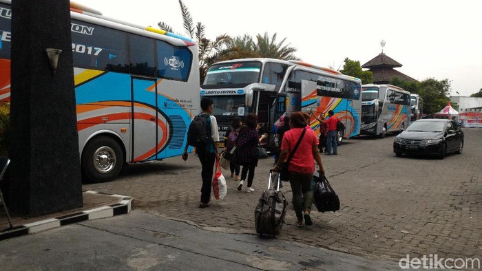 Usai Pesta Pernikahan Putri Jokowi, Relawan di Asrama Haji Pulang