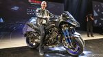 Valentino Rossi Kencan dengan Yamaha Niken