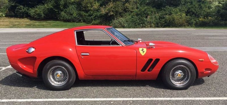 Modifikasi Datsun menjadi mobil Ferrari Foto: Pool (Carsscoop) Modifikasi Datsun menjadi mobil Ferrari Foto: Pool (Carsscoop)