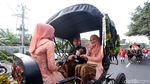 Foto: Senyum Bahagia Kahiyang dan Bobby di Atas Kereta Kencana
