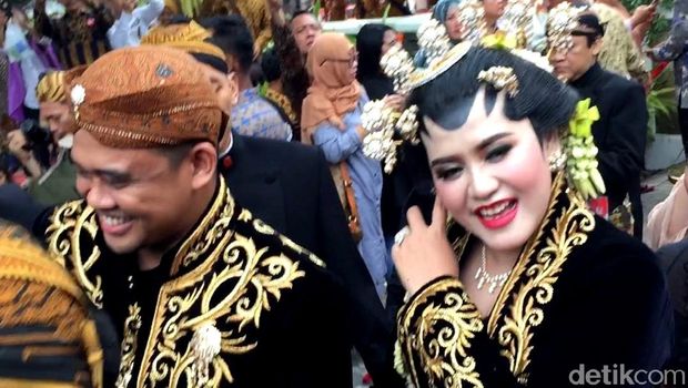 Kahiyang dan Bobby seusai resepsi.