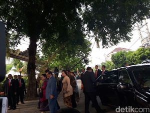 Semobil dengan Walkot Solo, Megawati Tiba di Lokasi Nikahan Kahiyang