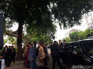 Semobil dengan Walkot Solo, Megawati Tiba di Lokasi Nikahan Kahiyang