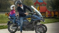 Kymco mengatakan mereka sangat tertarik untuk bisa melahirkan skuter dengan mengusung roda dua dan tiga roda dan akan menjadi kendaraan The Luxury of Discovery. Tidak main-main, Kymco pun langsung memperkenalkan skuter premium terbaik. Foto: Pool (Kymco)