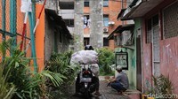 Wakil Gubernur DKI Jakarta Sandiaga Uno mengatakan Rumah Berlapis adalah perumahan yang berbentuk vertikal. Namun jumlah lantainya tidak banyak. Meski demikian, menurut dia konsep rumah berlapis ini belum matang. Katanya, warga juga harus memberikan masukan ihwal konsep dan lokasinya.