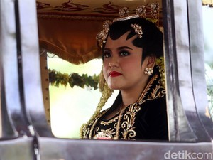 Foto: Cantiknya Kahiyang Ayu dengan Riasan Solo Putri Saat Akad Nikah