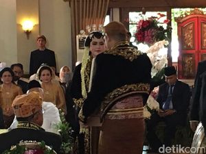 Sayur dan Buah di Pelaminan Kahiyang-Bobby
