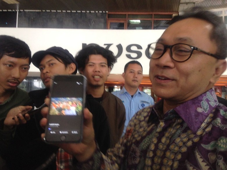 Ketum PAN Pamer Foto Bareng Ganjar, Sinyal Dukungan di Pilgub Jateng? Ketum PAN Pamer Foto Bareng Ganjar, Sinyal Dukungan di Pilgub Jateng?